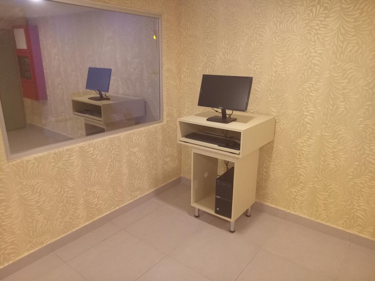 Hotel Check-In Куала Лумпур Екстериор снимка